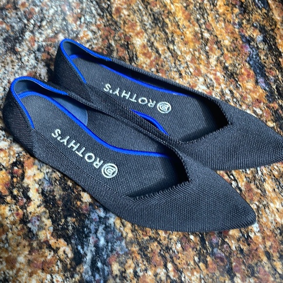 Rothy’s The Point Blavk Birdseye in gently used condition. Size 9 - Picture 1 of 8